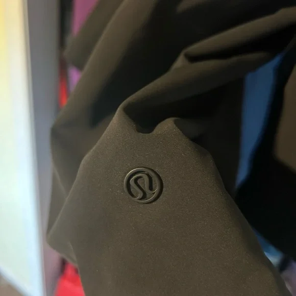 NWOT Lululemon Repel Shell Rain Jacket - Picture 8 of 10